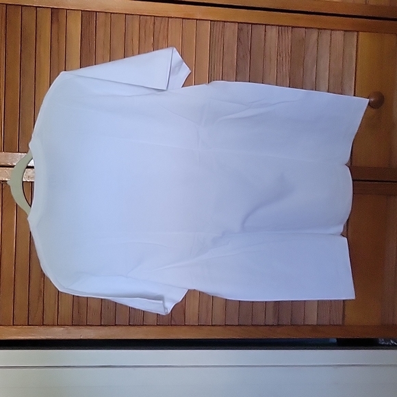 *NWT* UNIQLO KAWS - Picture 3 of 9